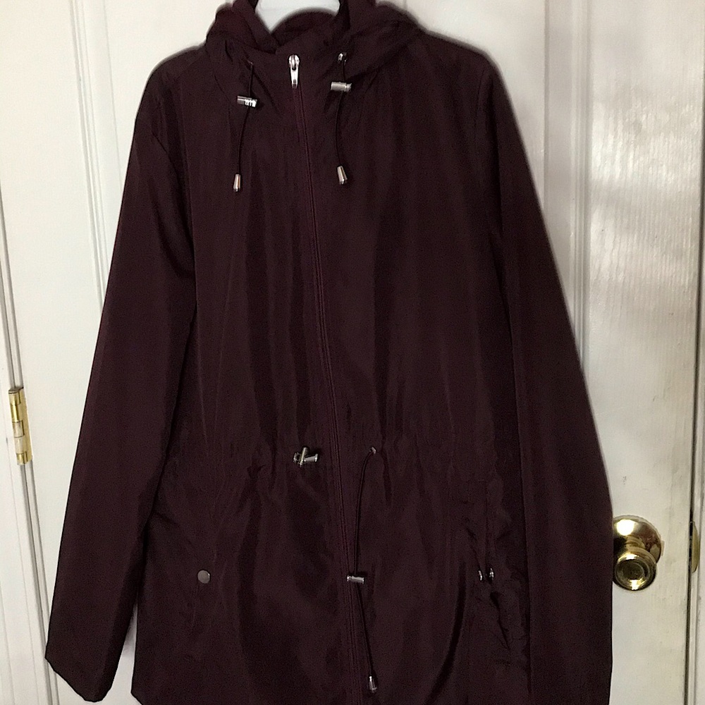 Women’s Outdoor Windbreaker